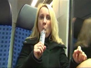 גרמני רחוב נערה מאונן ו - מזוין ב א רכבת