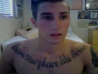 Söt tatuerade hunk- del 2 på gayboyscam.com
